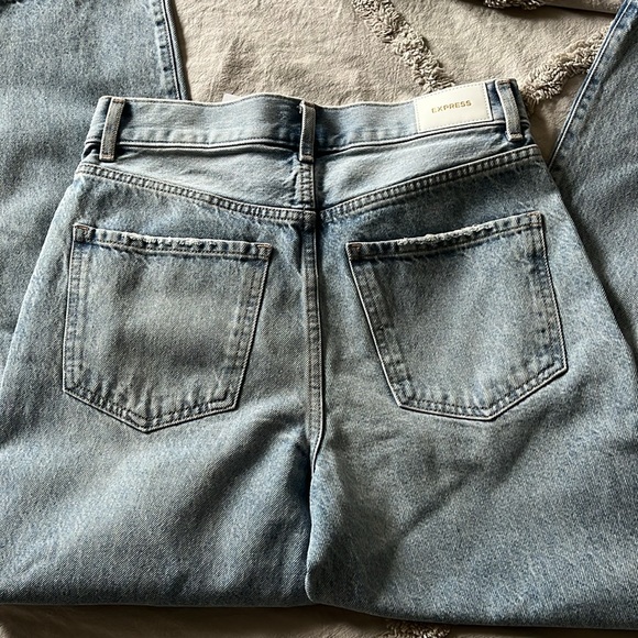 Express Distressed High Rise Jeans - Picture 6 of 6
